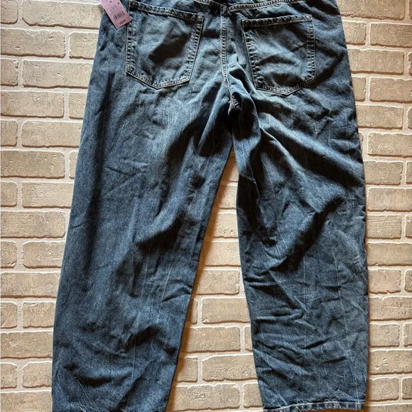 Target Women's Cropped Jeans in Washed Blue - Picture 6 of 8